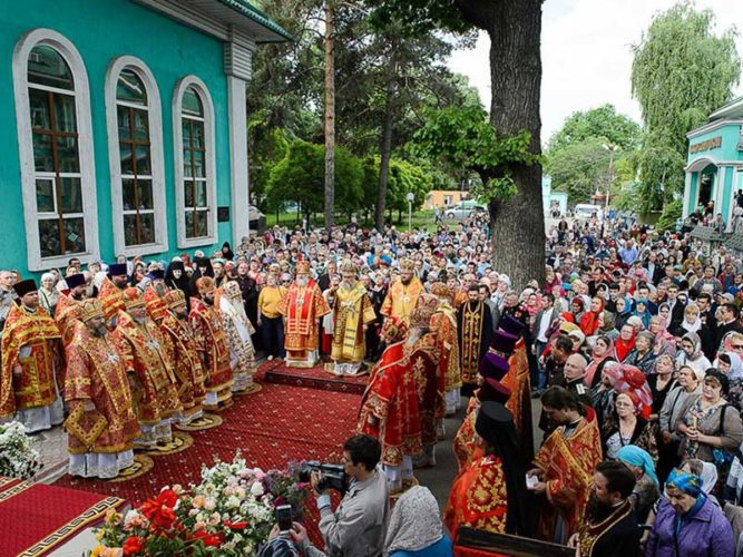 Празднование 20-летия Астанайской и Алма-Атинской епархии продолжилось служением Литургии в Никольском соборе Южной столицы
