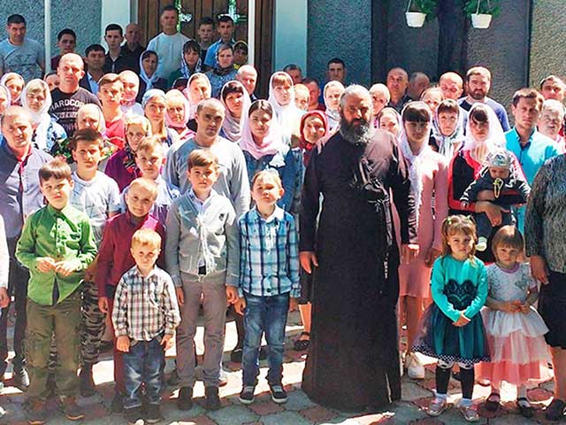 Буковинские чиновники предлагают лишать родительских прав верующих УПЦ