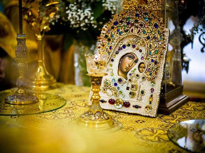 Глава Митрополичьего округа освятил точный список с чудотворной Казанской иконы Божией Матери, который станет духовным даром для православных верующих Казахстана