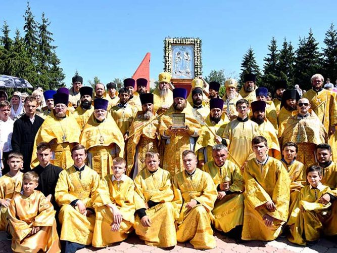 В праздник апостолов Петра и Павла в Петропавловске состоялся самый большой крестный ход Казахстана