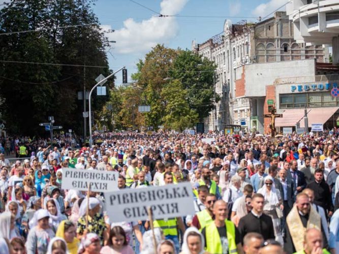 300 тысяч верующих Украинской Православной Церкви приняли участие в Крестном ходе в День Крещения Руси