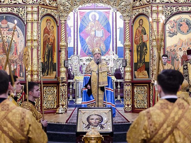 Митрополит Александр совершил новогодний молебен в Вознесенском кафедральном соборе Алма-Аты